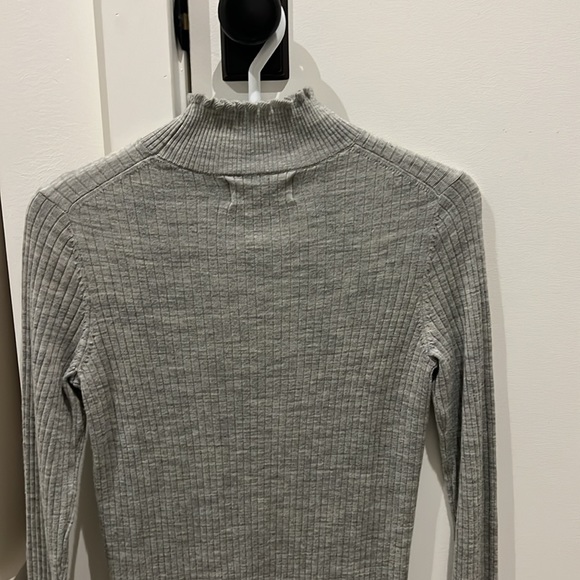 Inwear, light ribbed , 3season , never worn , wool blend . Feminine - Picture 4 of 4